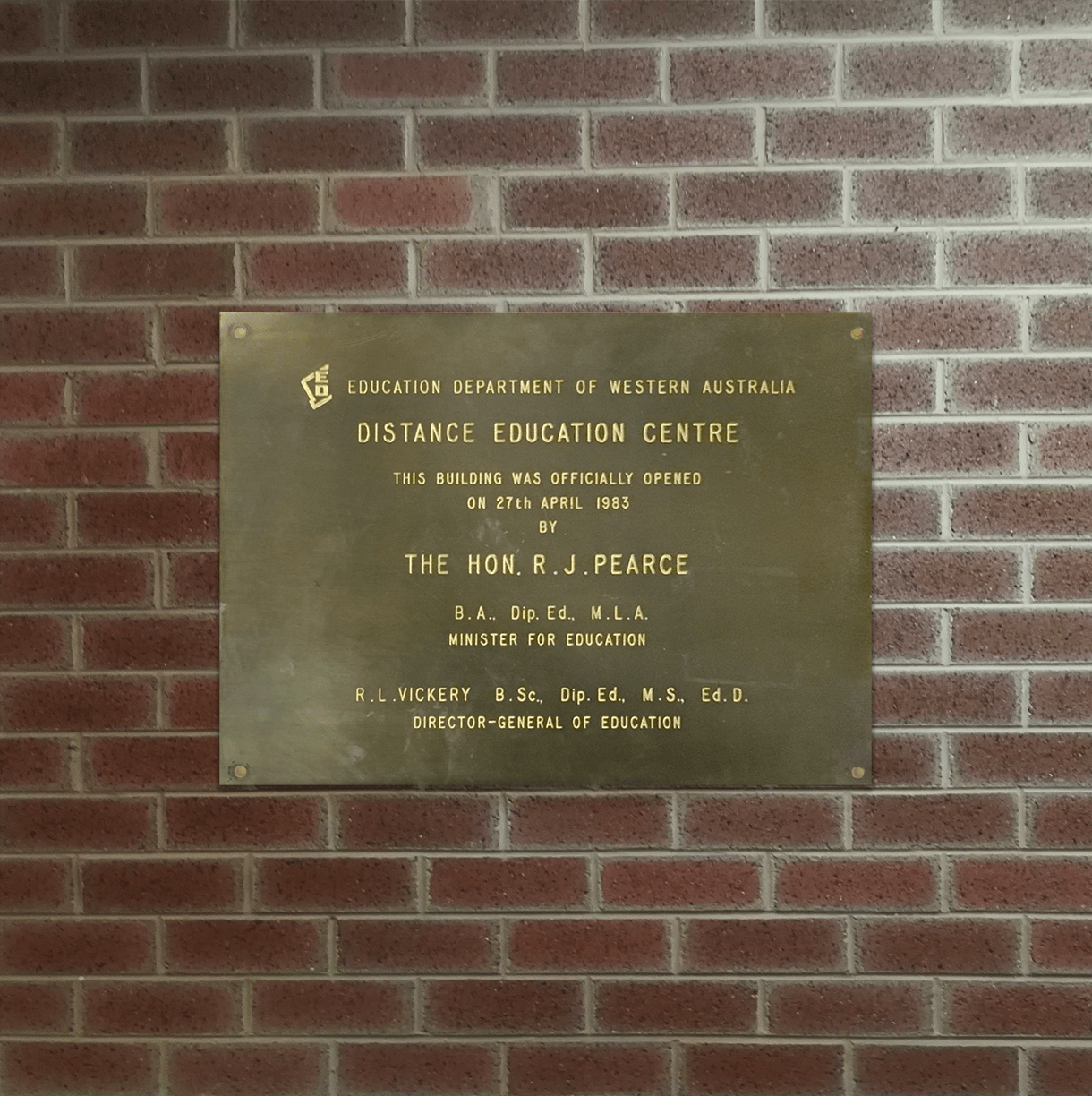 DEC Plaque